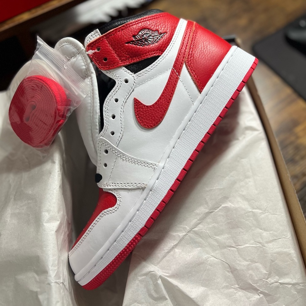 Air Jordan 1 High OG Heritage